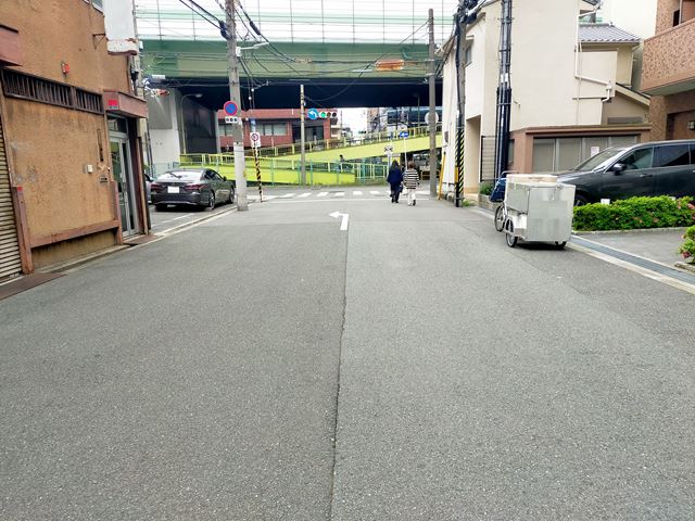 高速の乗り口がすぐ近くにあります。