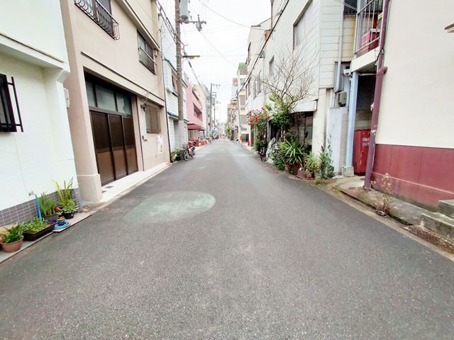 前面道路は一方通行です。