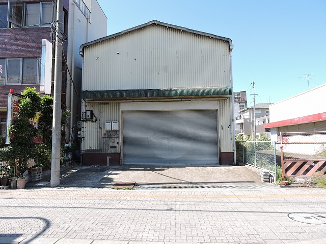 163号線沿いの倉庫です。