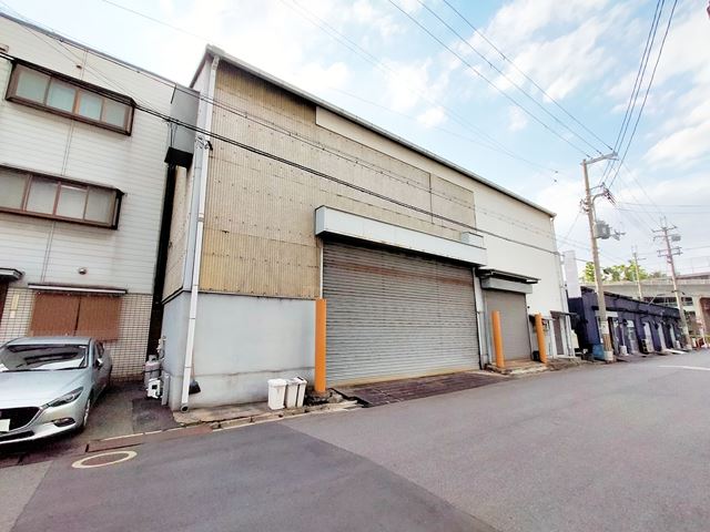 正方形の平家建です。
