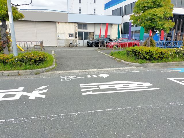 搬入口になります。