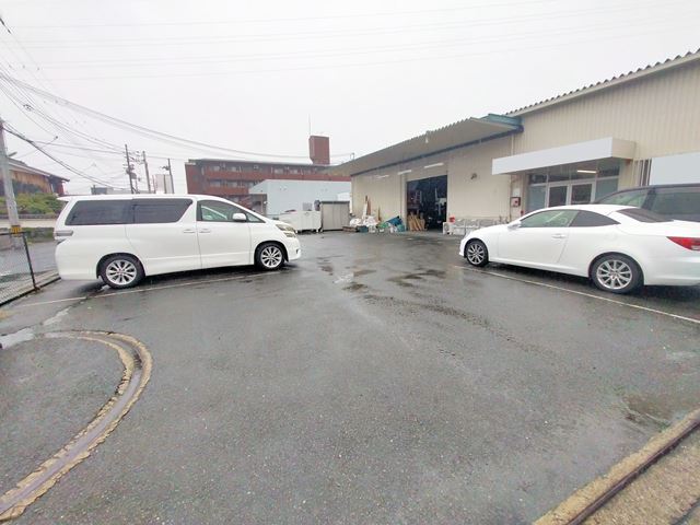 敷地内に複数台駐車可能です。