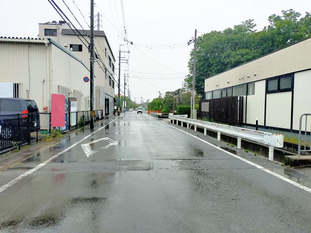 高速の乗り口まで車で約３分です。
