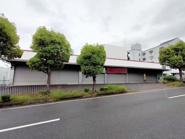 電動シャッターの間口が複数あります。