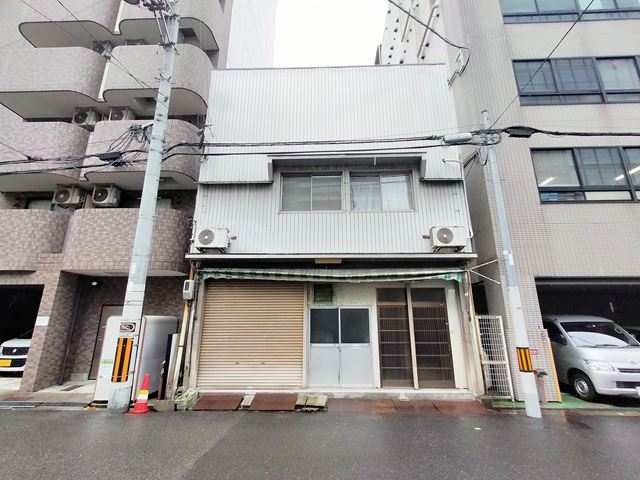 倉庫事務所や店舗としていかがでしょうか。