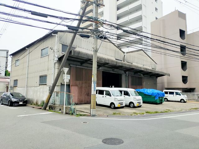 角地の物件です。