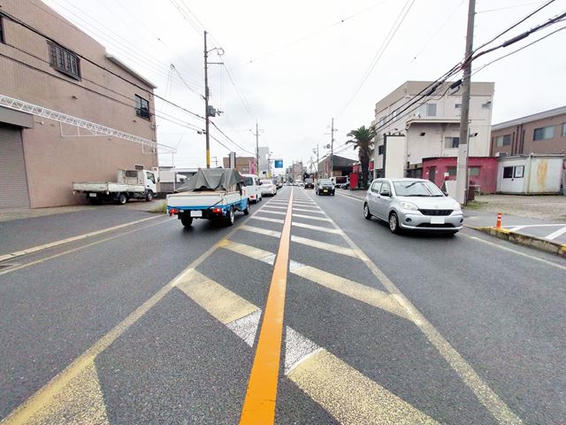 近くに飲食店が多いです。