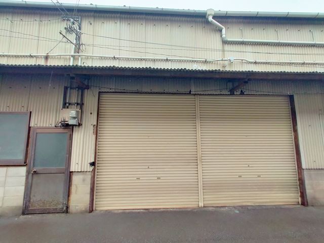 使いやすい平家建倉庫です。