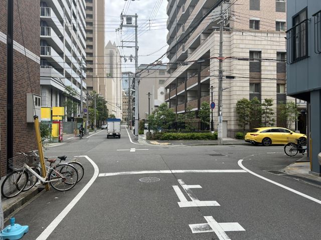 すぐ近くにコインパーキングがあります。