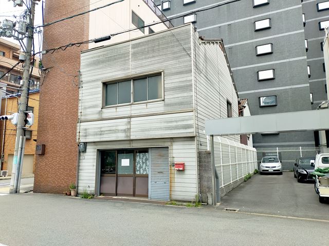 居宅スペース付きの倉庫です。