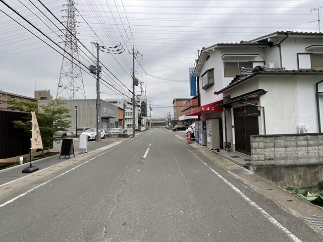 すぐ近くにコインパーキングがあります。
