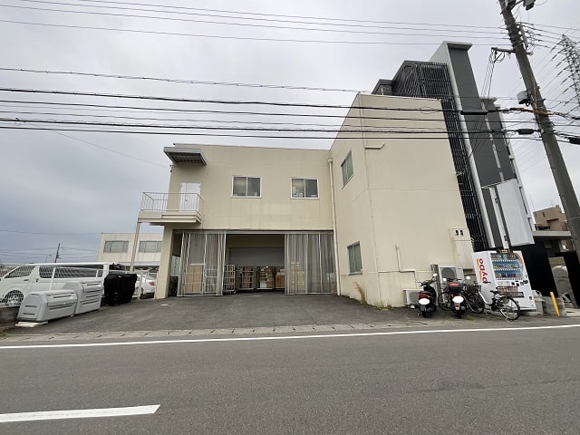 駐車スペース付いてます。