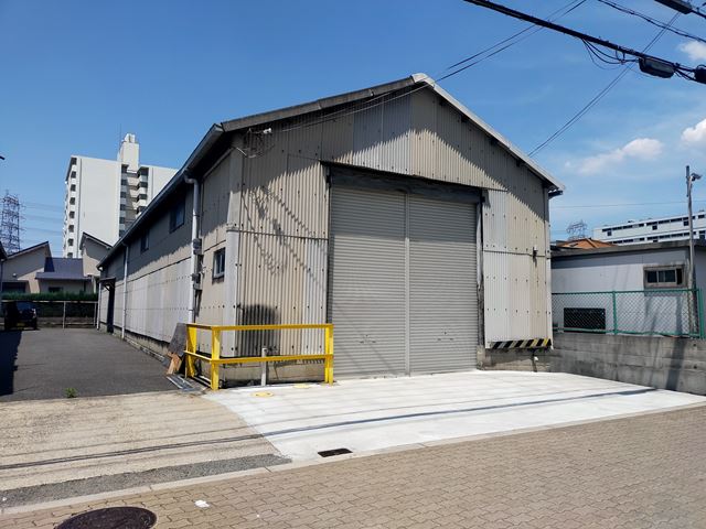使いやすい平家建倉庫です。
