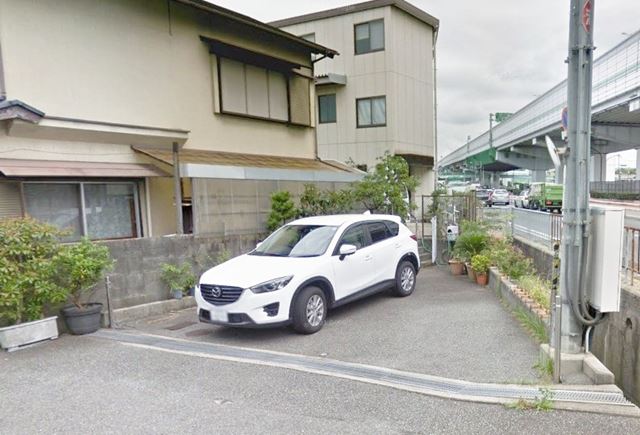 こちらの敷地にも駐車できます。