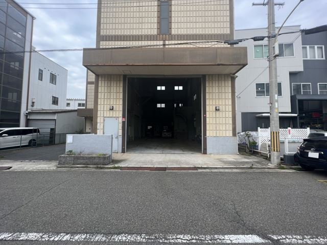 間口が広めなので車の入出庫がしやすいです。