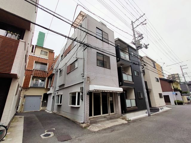 居宅スペース付き倉庫です。