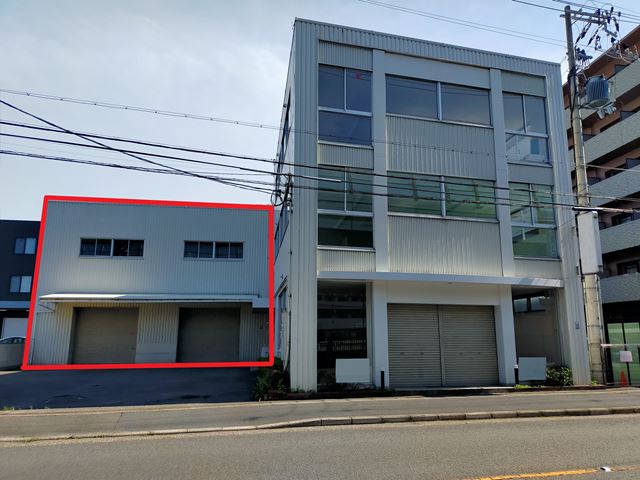 近鉄京都線【竹田駅】から徒歩３分です。