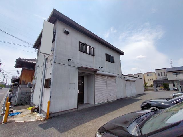 倉庫付き事務所です。