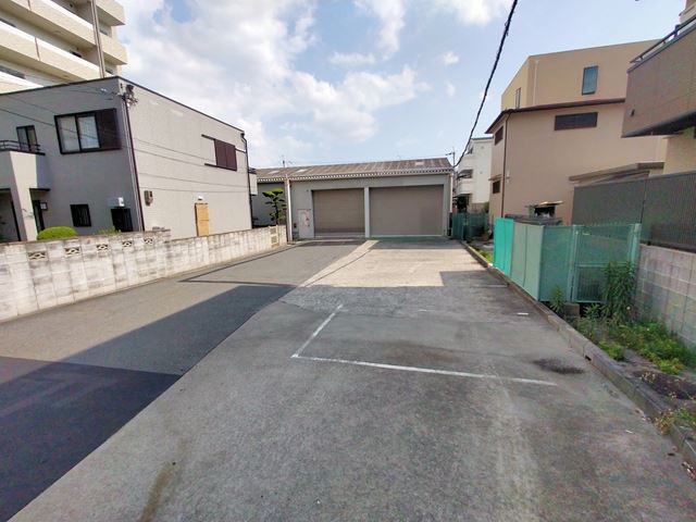 広めの空地があります。