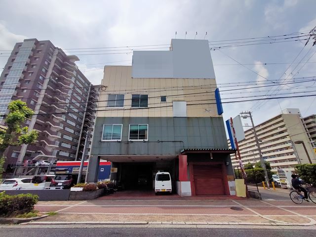 車両用リフトや自動車設備等があります。