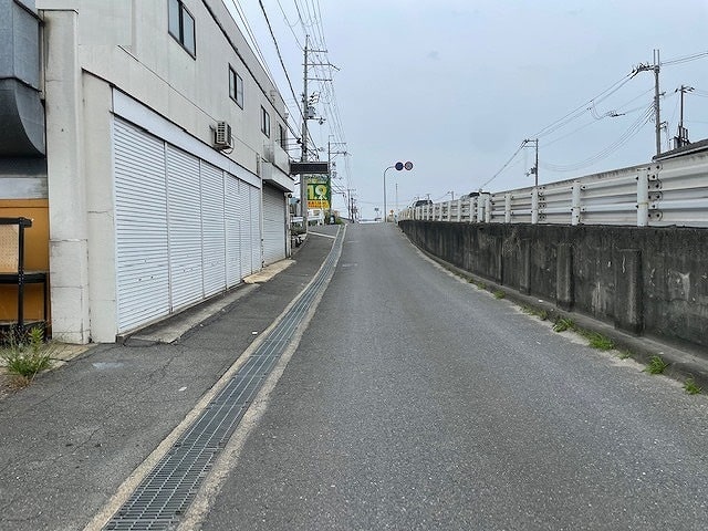 側道側の物件です。