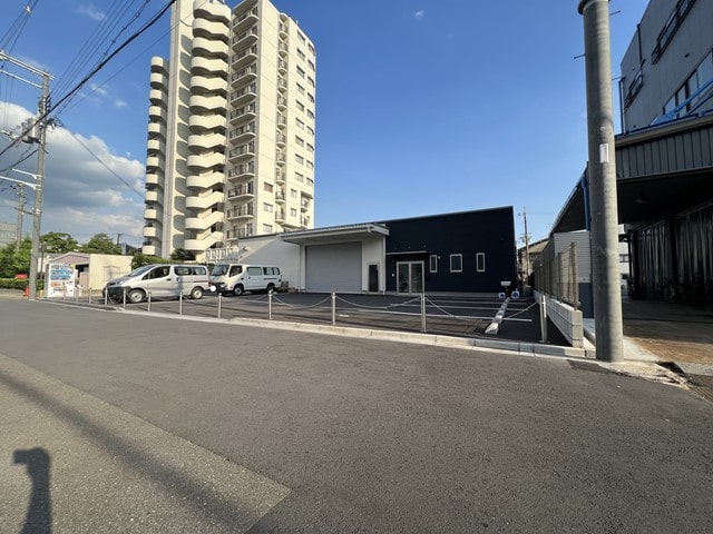 2ｔ車も駐車可能です。