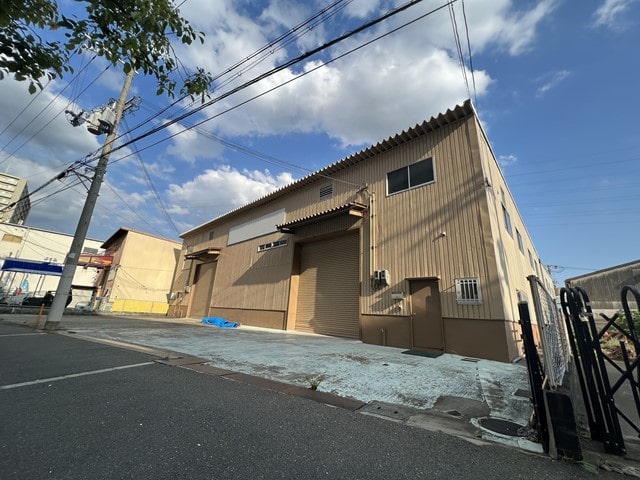 吉田駅から徒歩10分です。