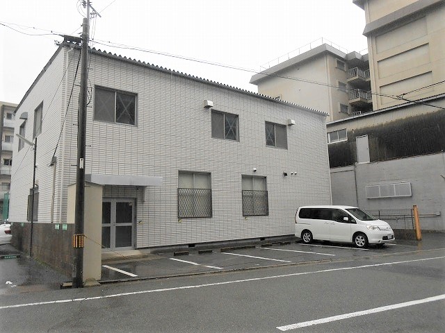 前面空地に駐車可能です。