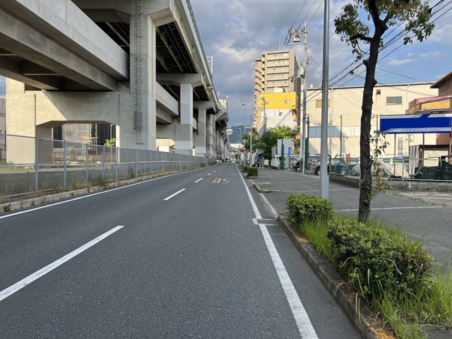 幹線道路沿いになります。