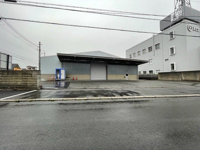 大型トラックでの搬入可能