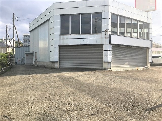 大通り沿いの物件です。