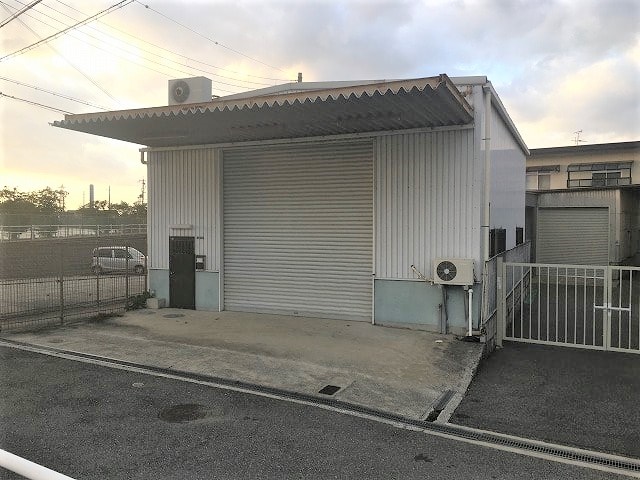 前面空地に駐車可能です。