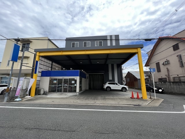 コインランドリーは無人です。