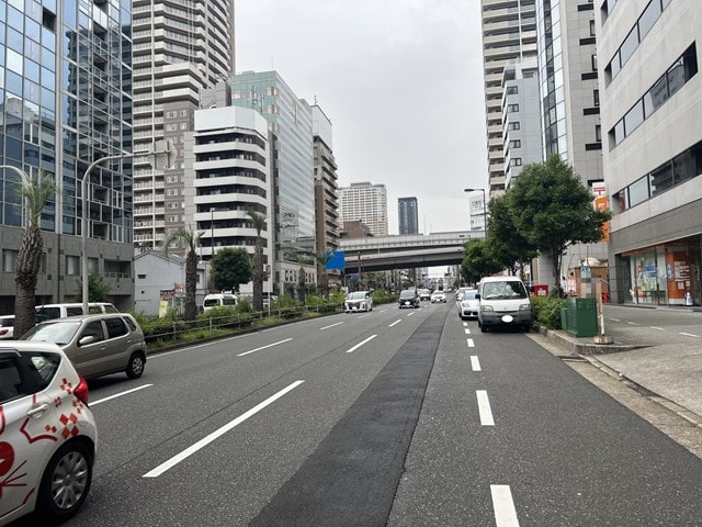 幹線道路沿いになります。