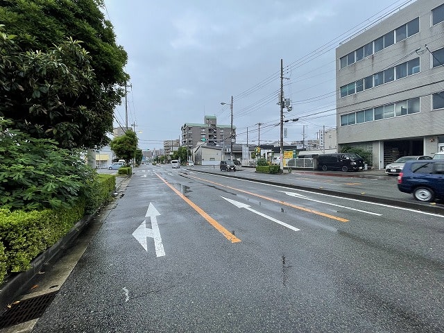 ココにトラックを駐車して搬入します