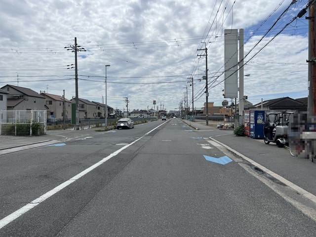 近隣にコンビニエンスストアがあります。