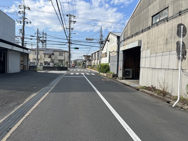 前面道路に大型車両規制はありません。