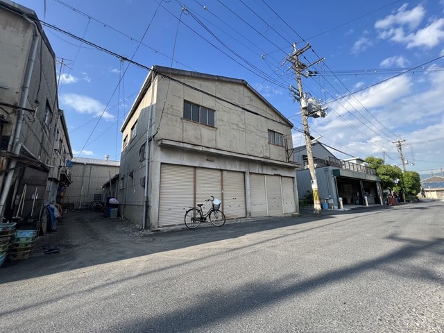 レトロ感があります倉庫です。