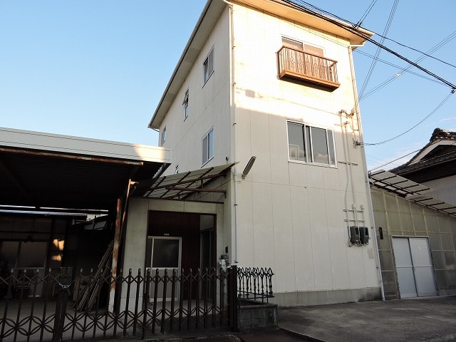 荷物用リフト有り