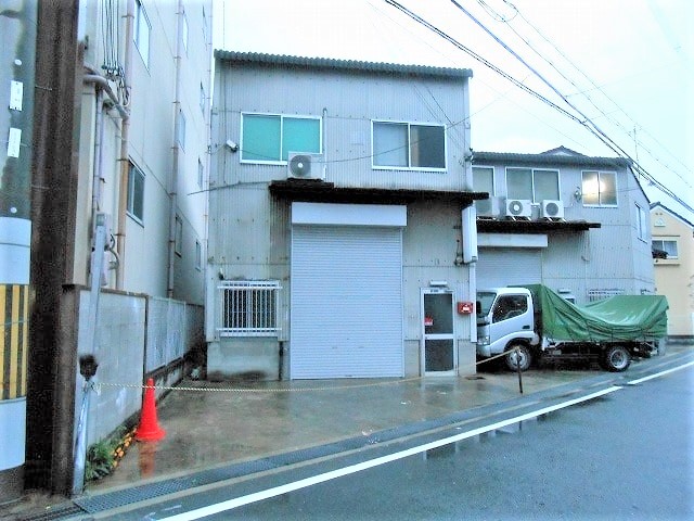 前面空地に駐車可能です。