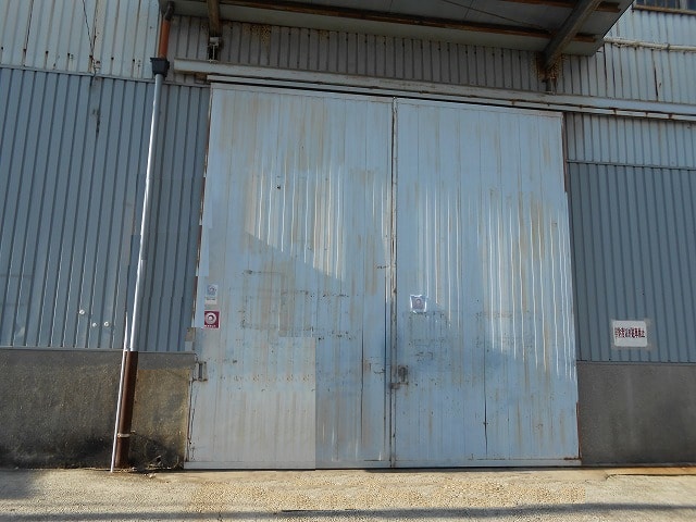 2階建の倉庫です。