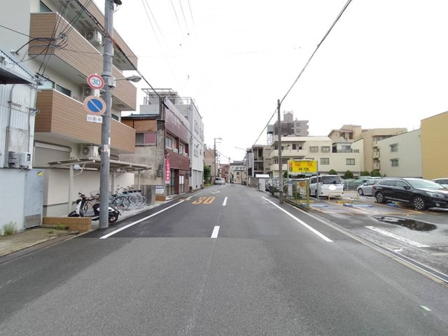 近隣にコインパーキングあります。