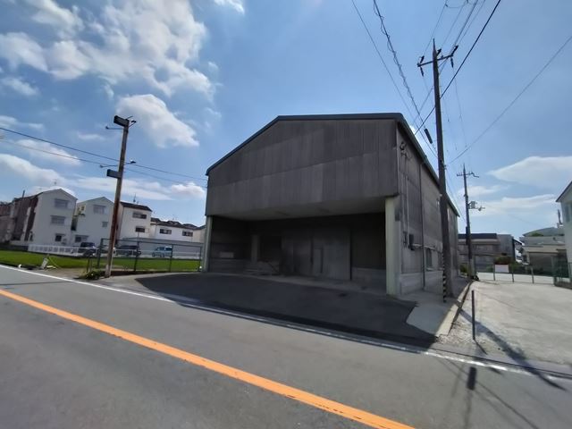 大型トラックも駐車可