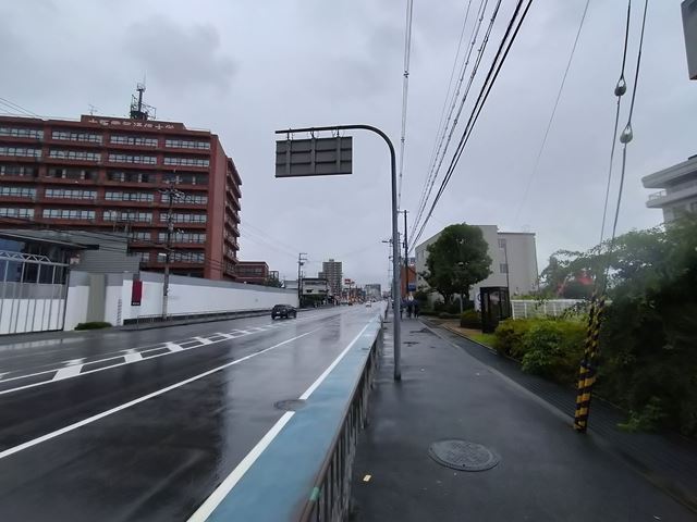 前面道路北向き