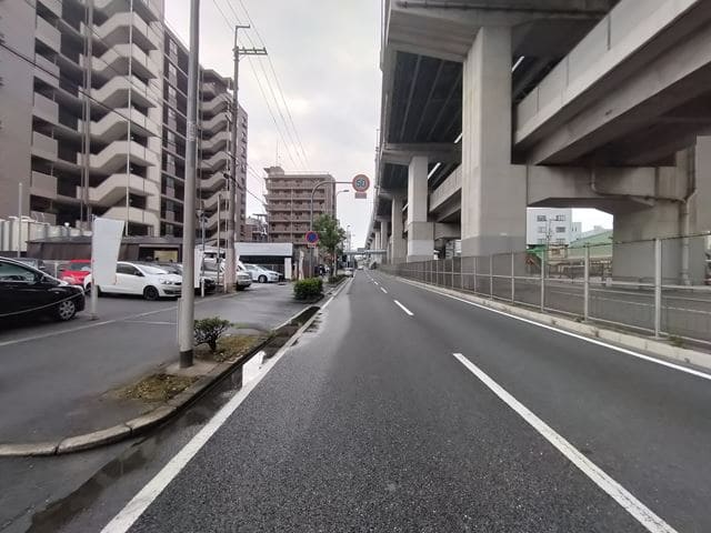 前面道路は中央大通り