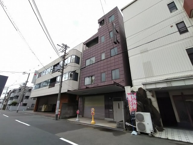 ４階建て