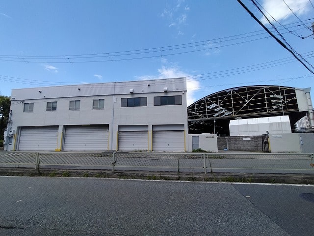 大型車の積み下ろしも可
