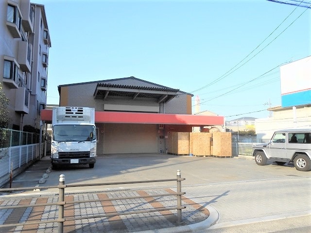 前面空地広く、使いやすい倉庫です。