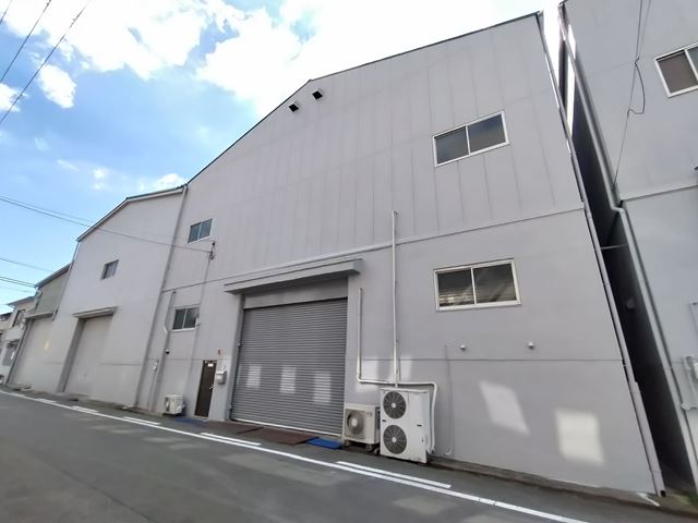 クレーン付き倉庫