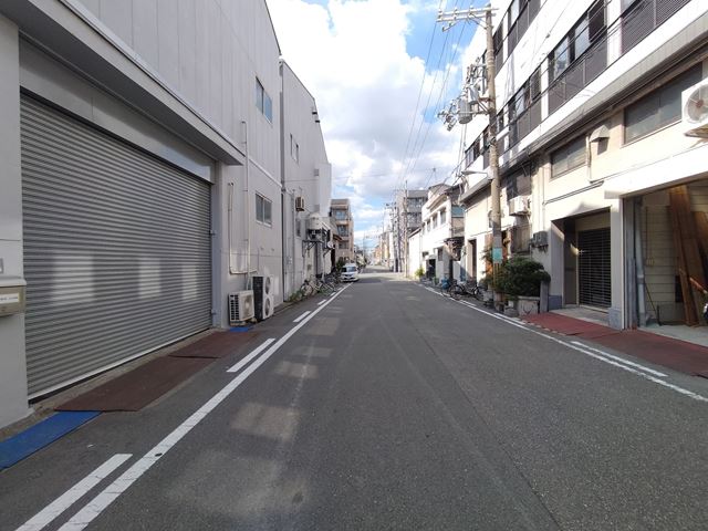 大通り、高速ICすぐ